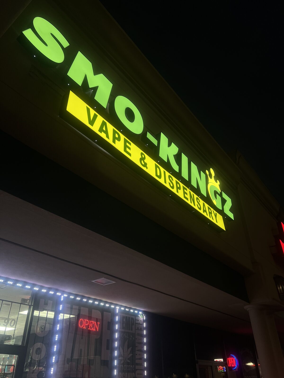 SMO-KINGZ Vape & Dispensary illuminated channel letter sign at night, Houston, TX